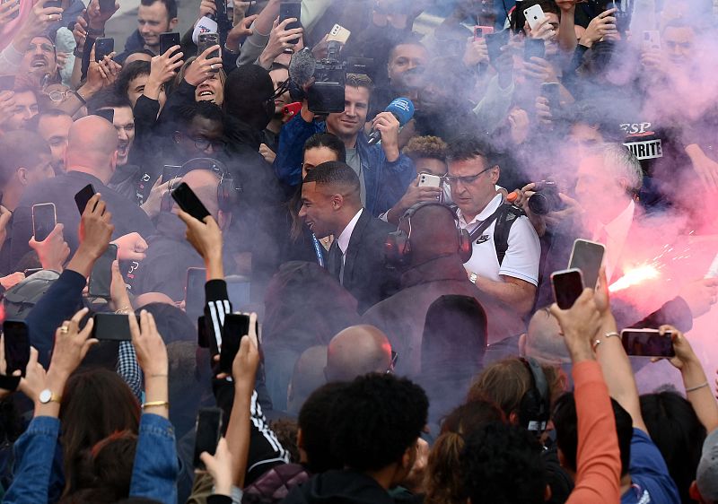 姆巴佩将加盟皇马曝光报价引热议,姆巴佩离开巴黎加盟皇马完成执念