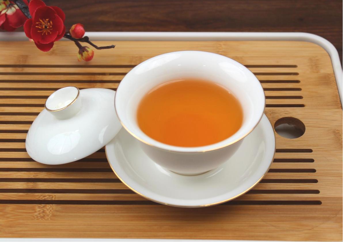 老年人冬天喝红茶好还是绿茶好,红茶和绿茶哪一种好喝一点