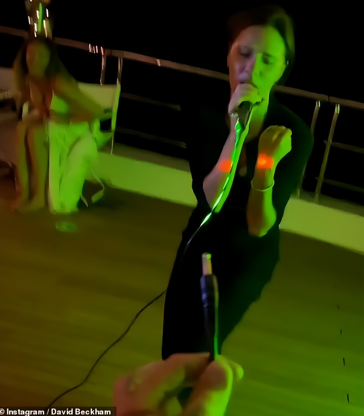 贝嫂承认与儿媳冷战不和,贝嫂跟婆婆闹翻事件视频