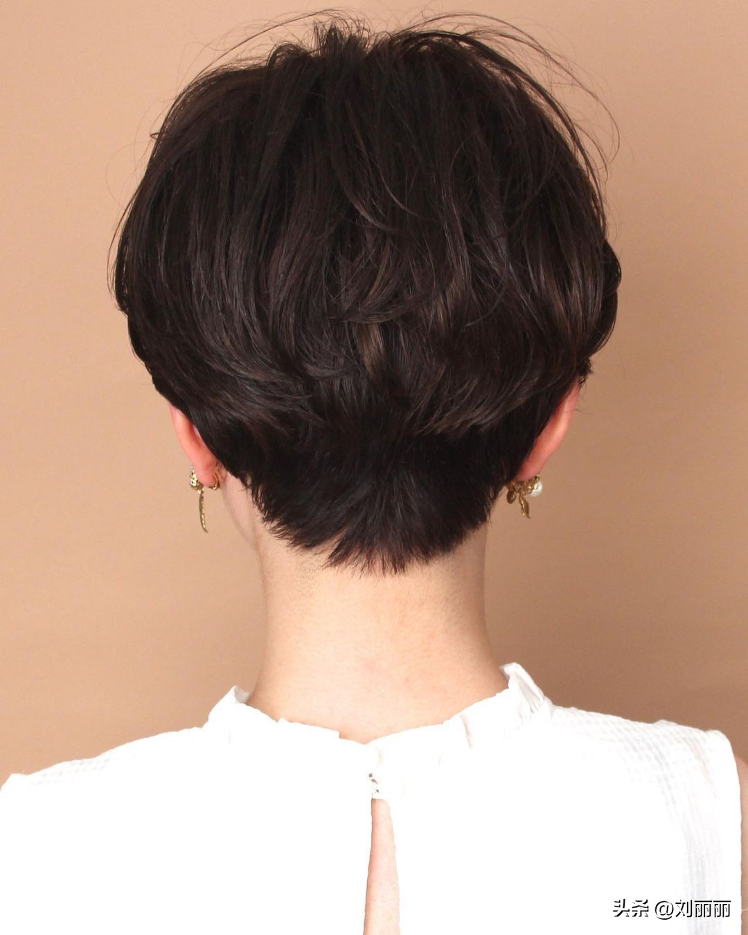 圆形女生什么发型能让五官立体,不太立体的圆脸女生适合什么发型