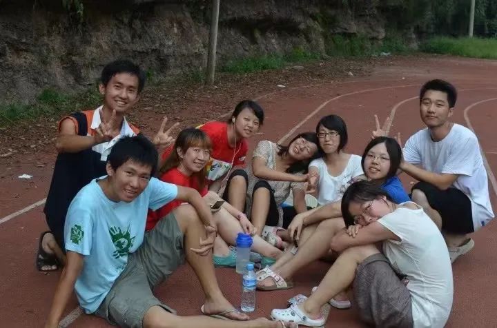 喜爱甜品的刨冰店老板，要把舌尖上的快乐传递给远方的乡村孩子