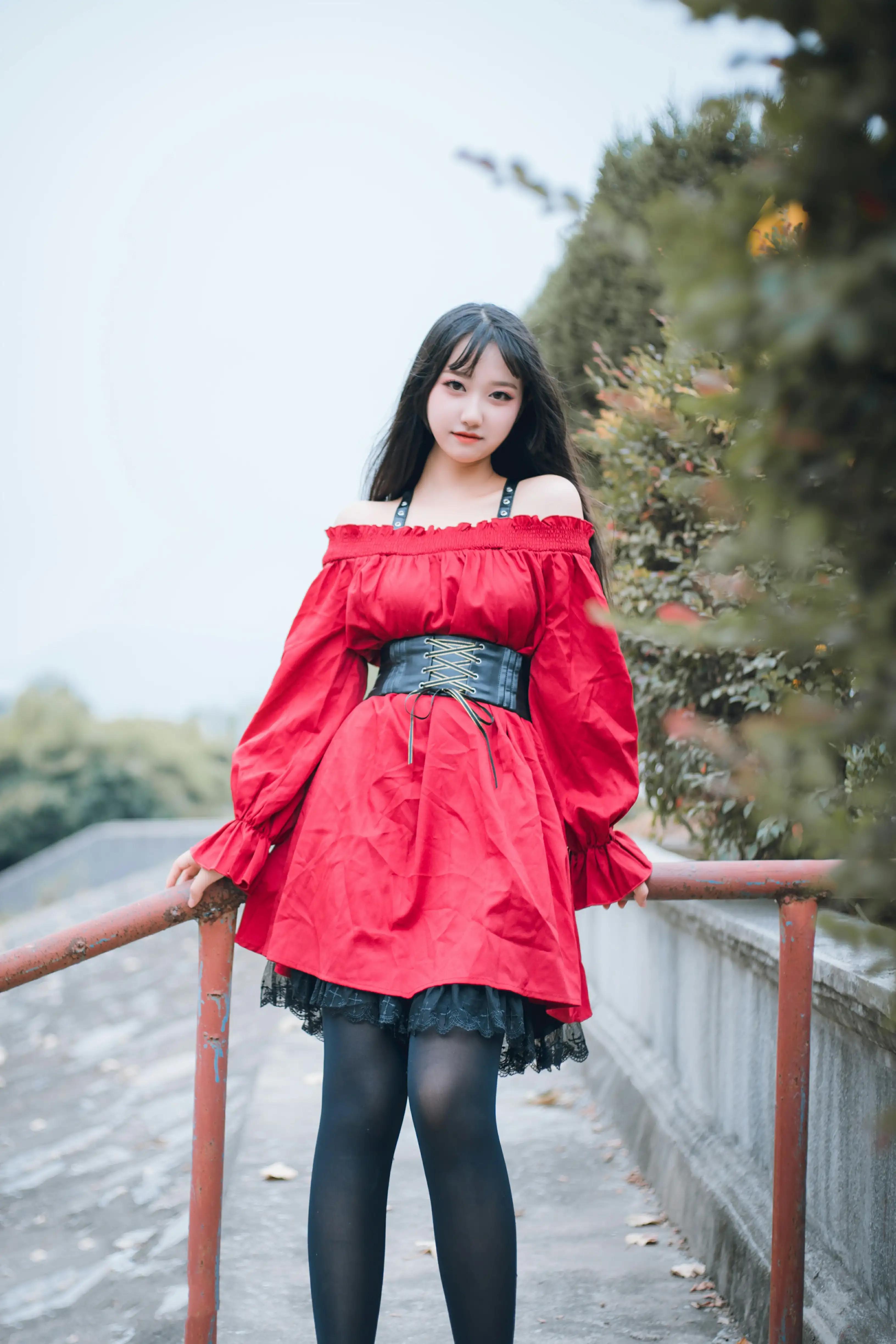 一边是学姐一边是学妹该选哪个呀,学姐还是学妹更适合做女朋友