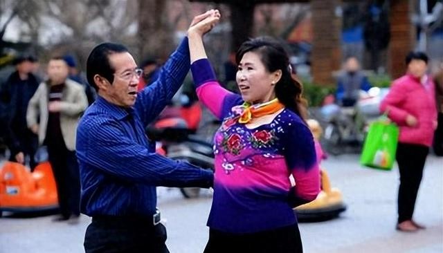 留守妇女给老公诉苦视频,留守妇女向老公诉苦