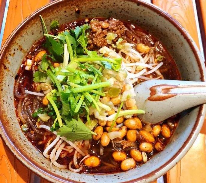 重庆正宗又辣又香的酸辣粉,天下第一香酸辣粉