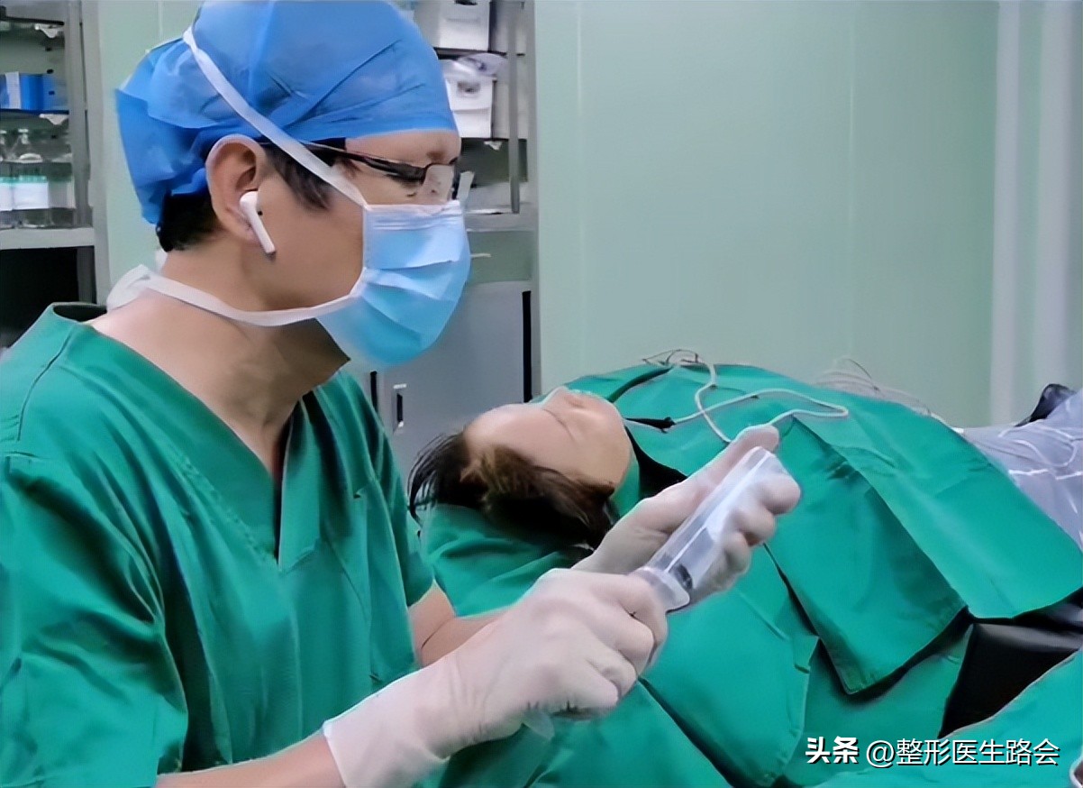 上海九院膨体填充太阳穴费用多少,膨体丰太阳穴视频全过程