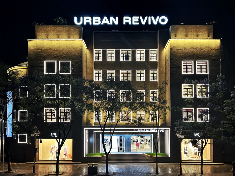 年轻人消费成主力！UrbanRevivo（UR）如何成为年轻人的时尚品牌“C位”