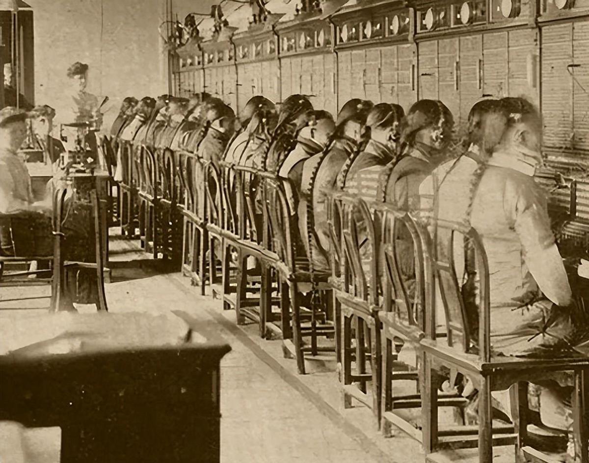 日军罪行照片：攻陷香港后兽性毕露，当场轮番侵犯新婚女明星