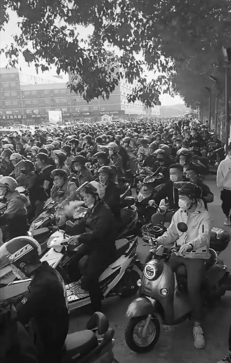 广州封闭式电动面包车限行规定,广州市区电动摩托车限行规定