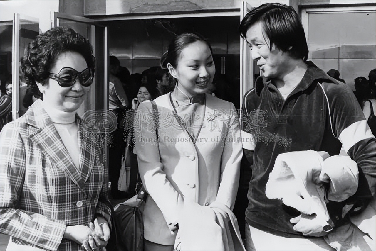 恋人妻、追青霞、混黑道、建豪宅，“武侠片之父”的江湖往事……