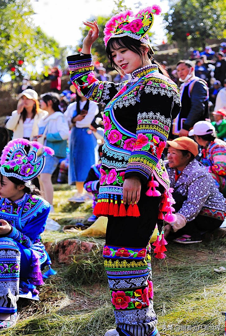 千年彝装，一赛千年“世界最古老的乡村T台”