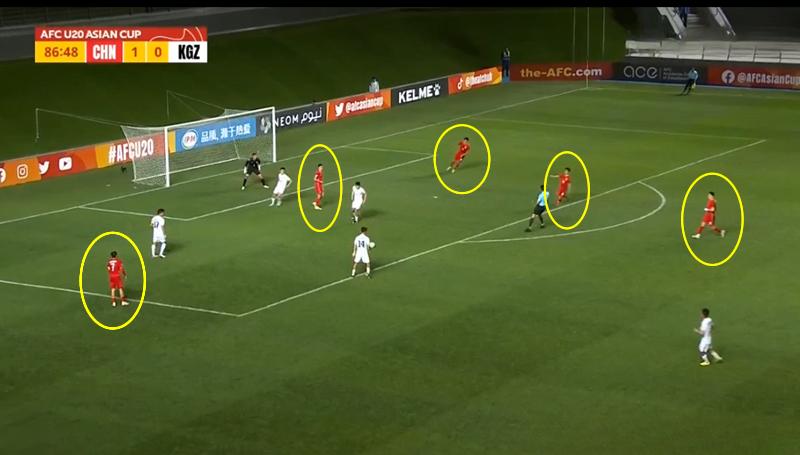 董路批U20国足：进攻你上那么多人干嘛？艾菲尔丁应往角旗区带