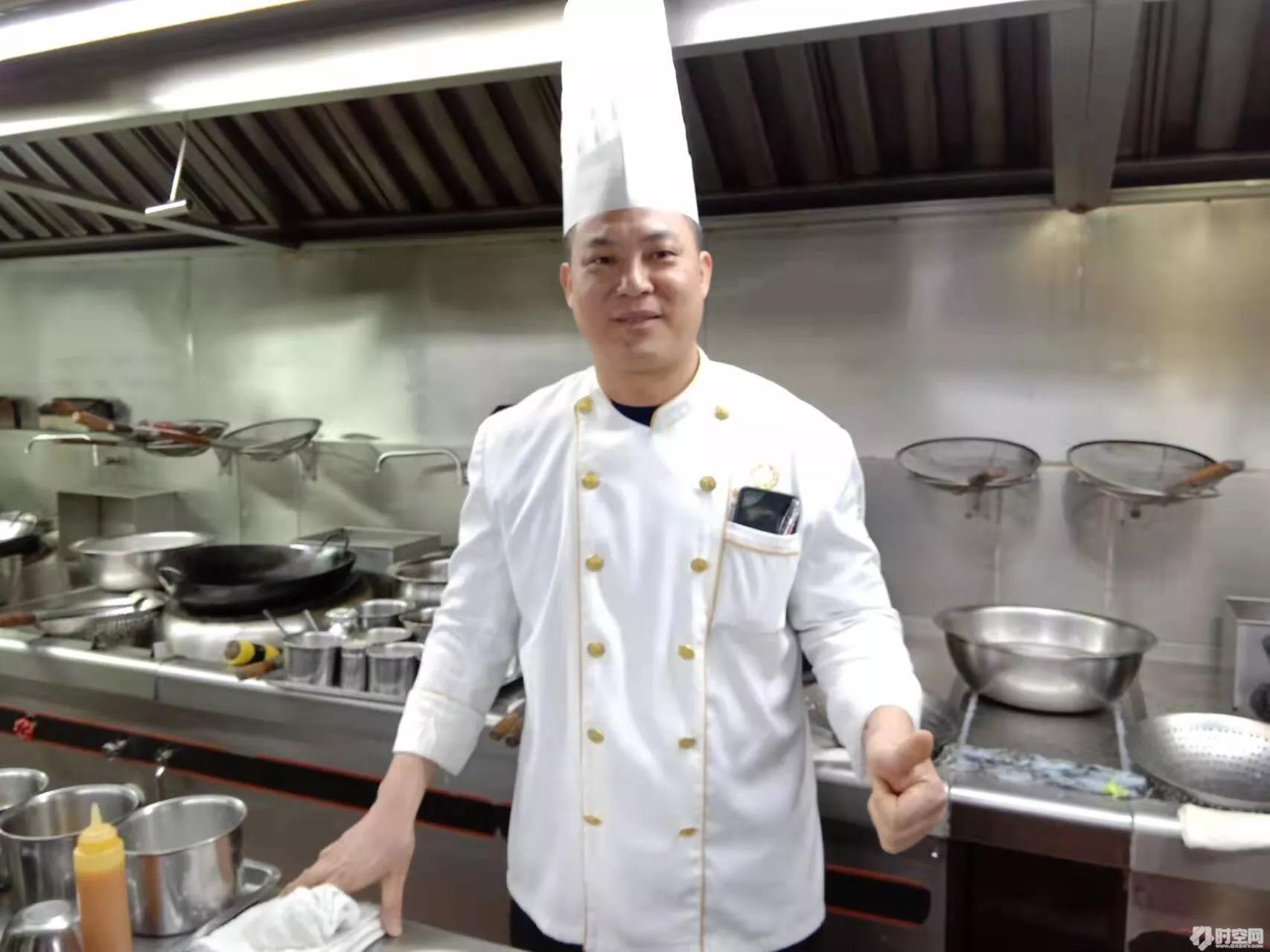 南珠宫酒店行政总厨谭伯辉北海“珍珠宴”，荣获广西桂菜名宴称号