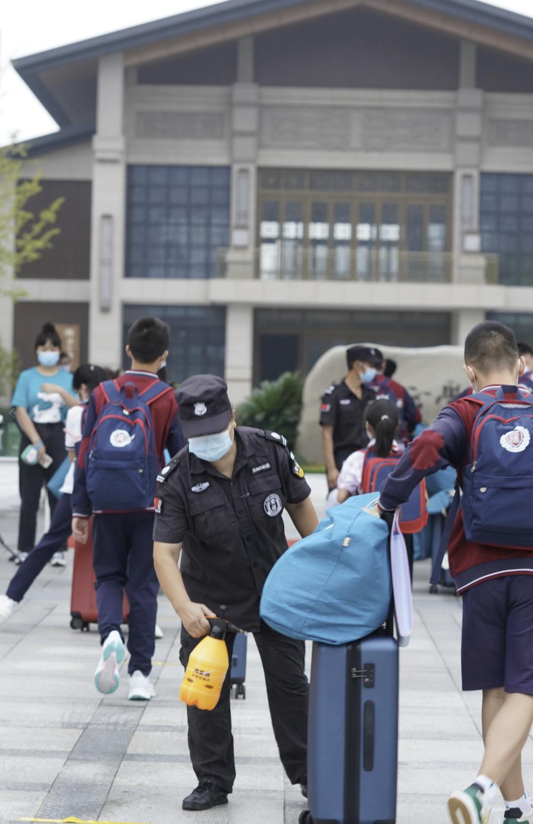 再见了，小盆友——9月19日成都家长成功“解除居家”……