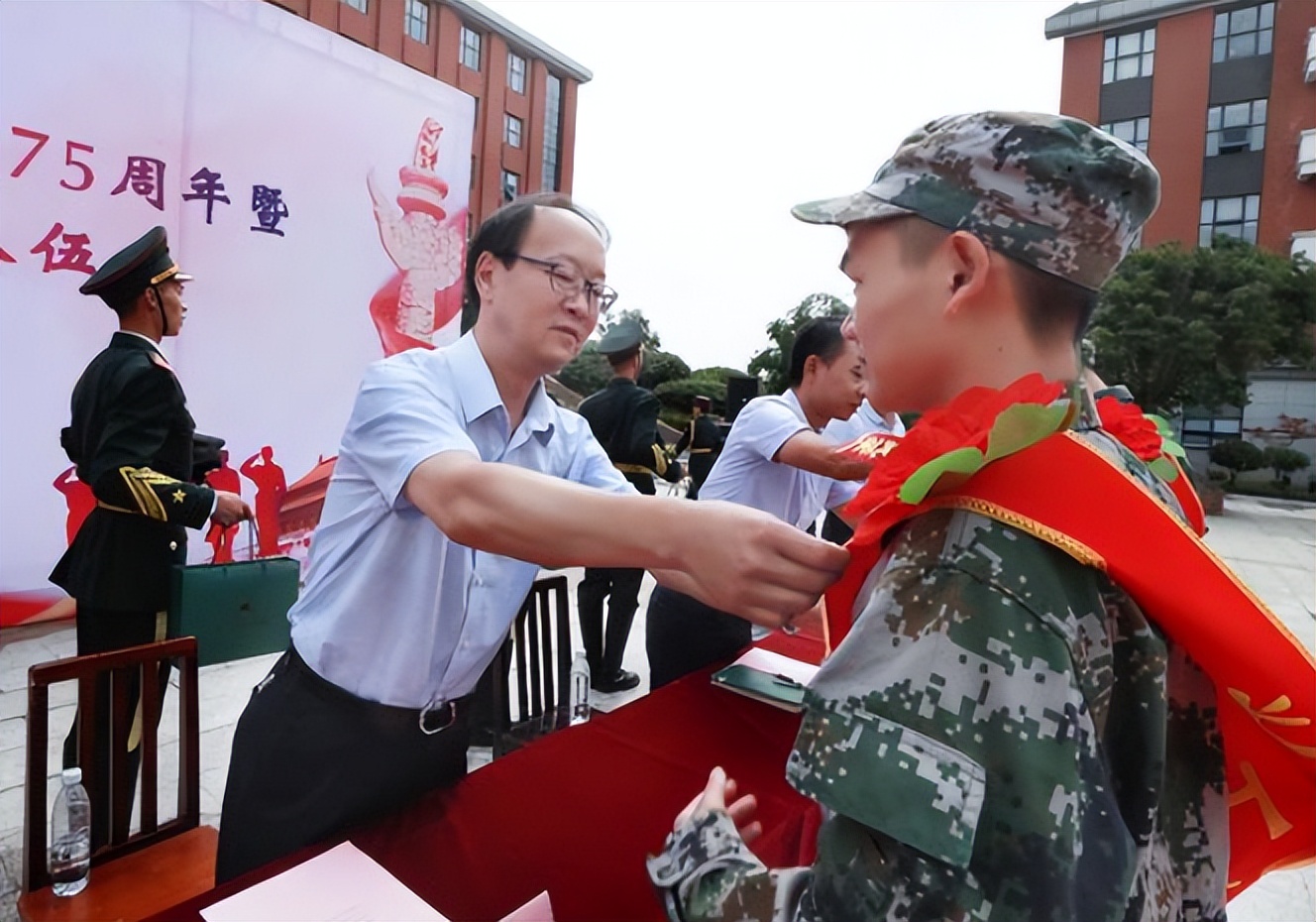 2024年征兵新规有学历要求吗,2020征兵以什么条件优先录取