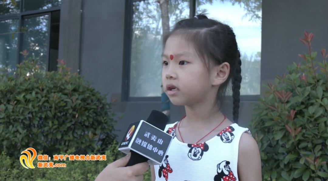 新学期新气象直击开学第一天,开学季新校园新活力