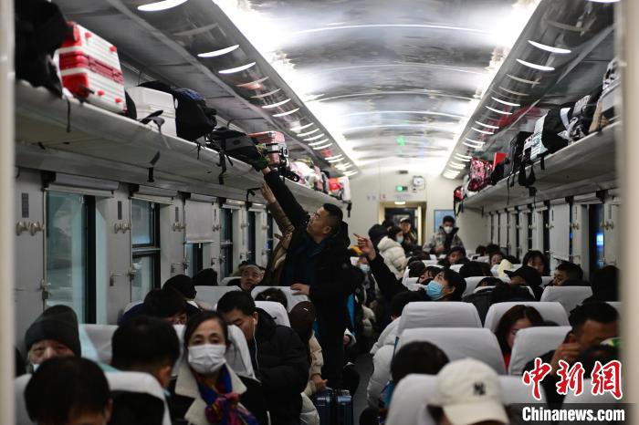 【冰雪春天】沈铁春运临客开行让旅客体验冰雪“慢文化”