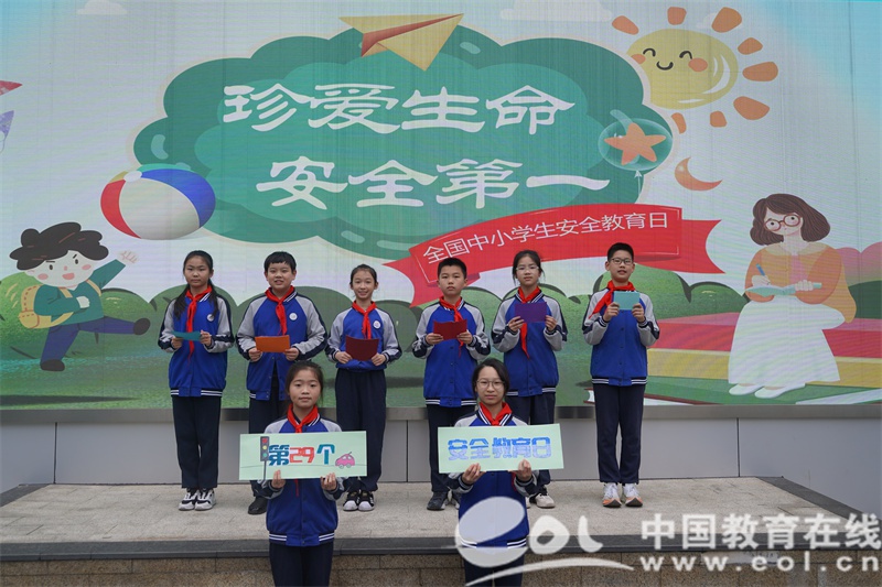 安全教育日九莲小学开展消防应急疏散演习