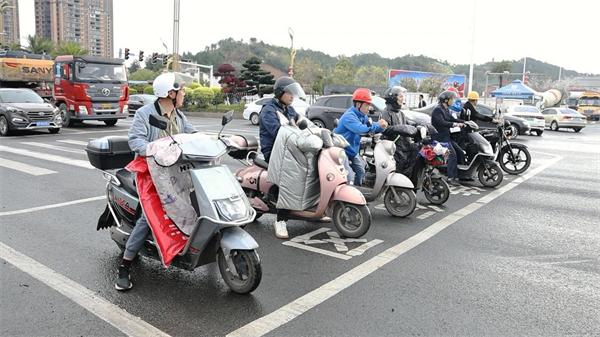 永州前置“摩托车待行区”提高路口通行率