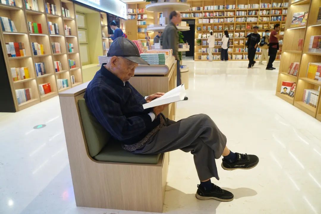 直击上海恢复首日,直击上海恢复首日重拾烟火气