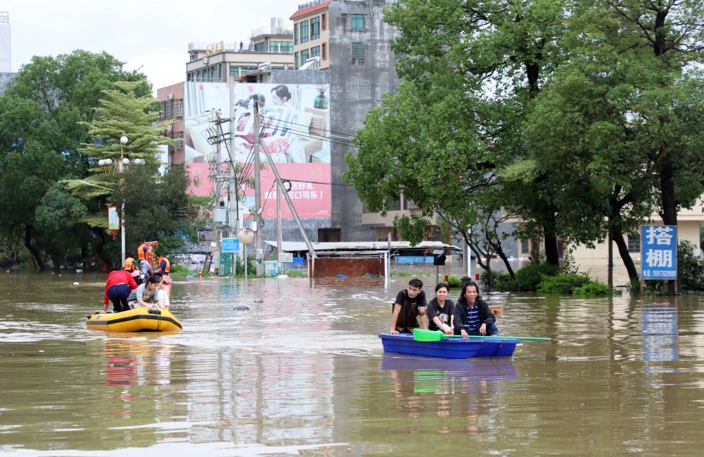 直击广东多地暴雨救援,直击广东多地强降雨救援现场