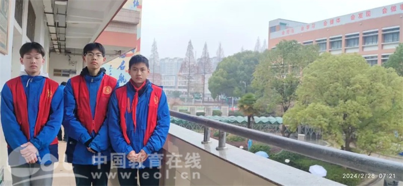 “解救小斑鸠”行动在启航中学上演校长为志愿者点上大大的赞