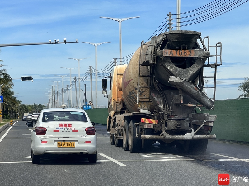 问政海南丨海口多所驾校教练车扎堆在江东大道练车交警回应：将加强巡控及时处理