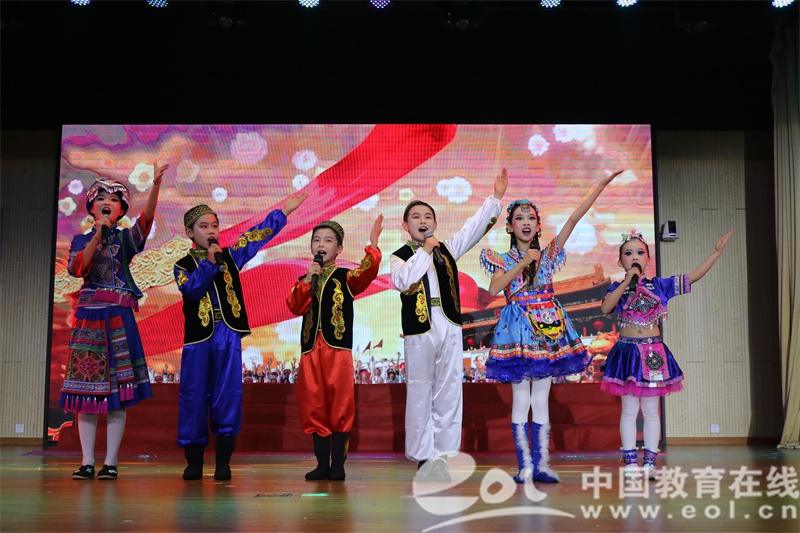 迎新春文艺汇演小学,白云中心小学元旦文艺汇演