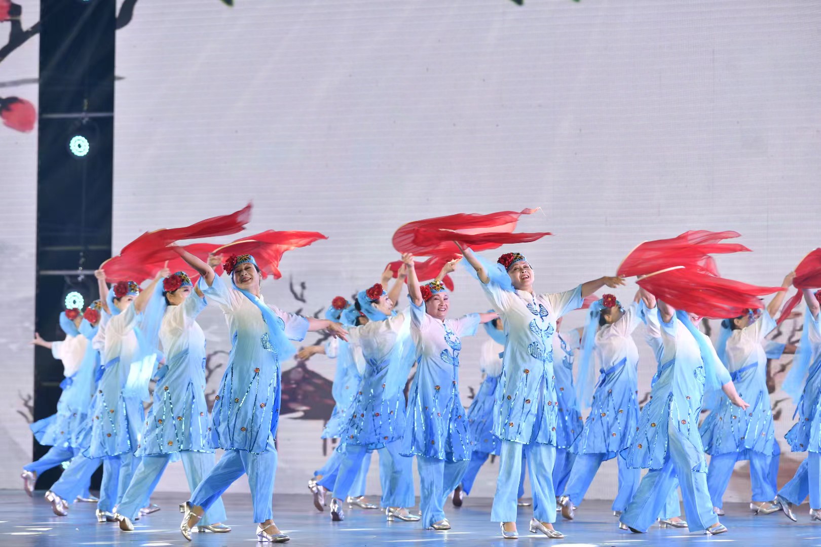 美美与共打鼓表演,全国广场舞北京集中展演圆满举行