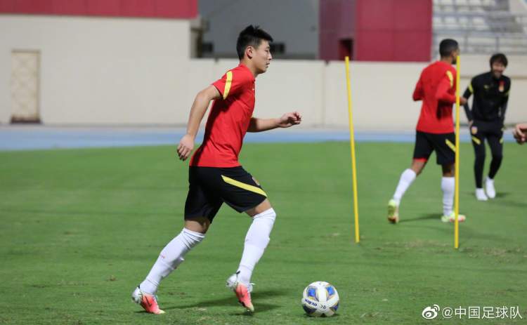 国足再赴沙迦备战12强赛,国足将再次前往沙迦