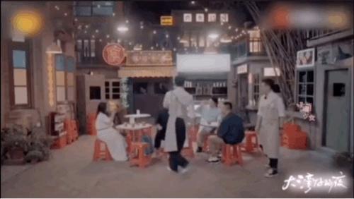 大湾区哥哥单飞首秀综艺来啦！哈哈哈笑到捶墙！上错菜、放错料、整老婆…我*愿请**100集