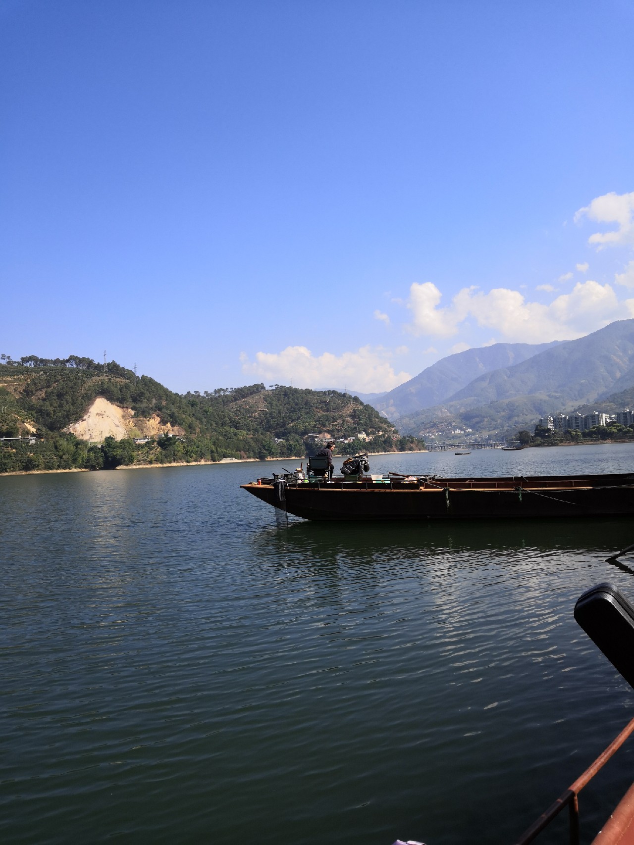 梅子姐这次选了没有打窝的钓位，渔获究竟如何呢