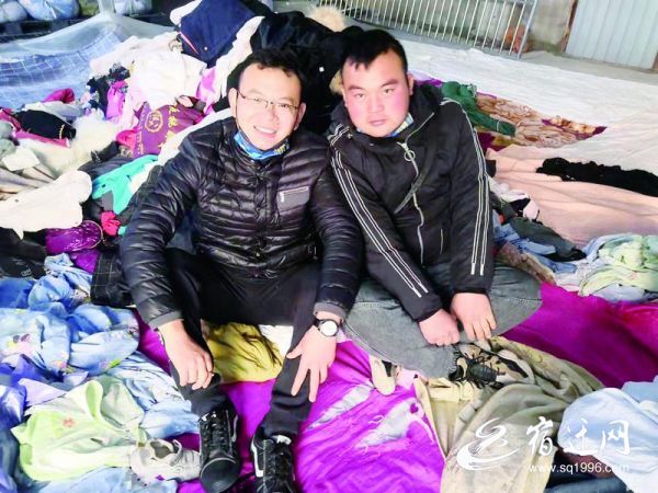 上门为衣柜“减重”，宿迁两小伙创业忙