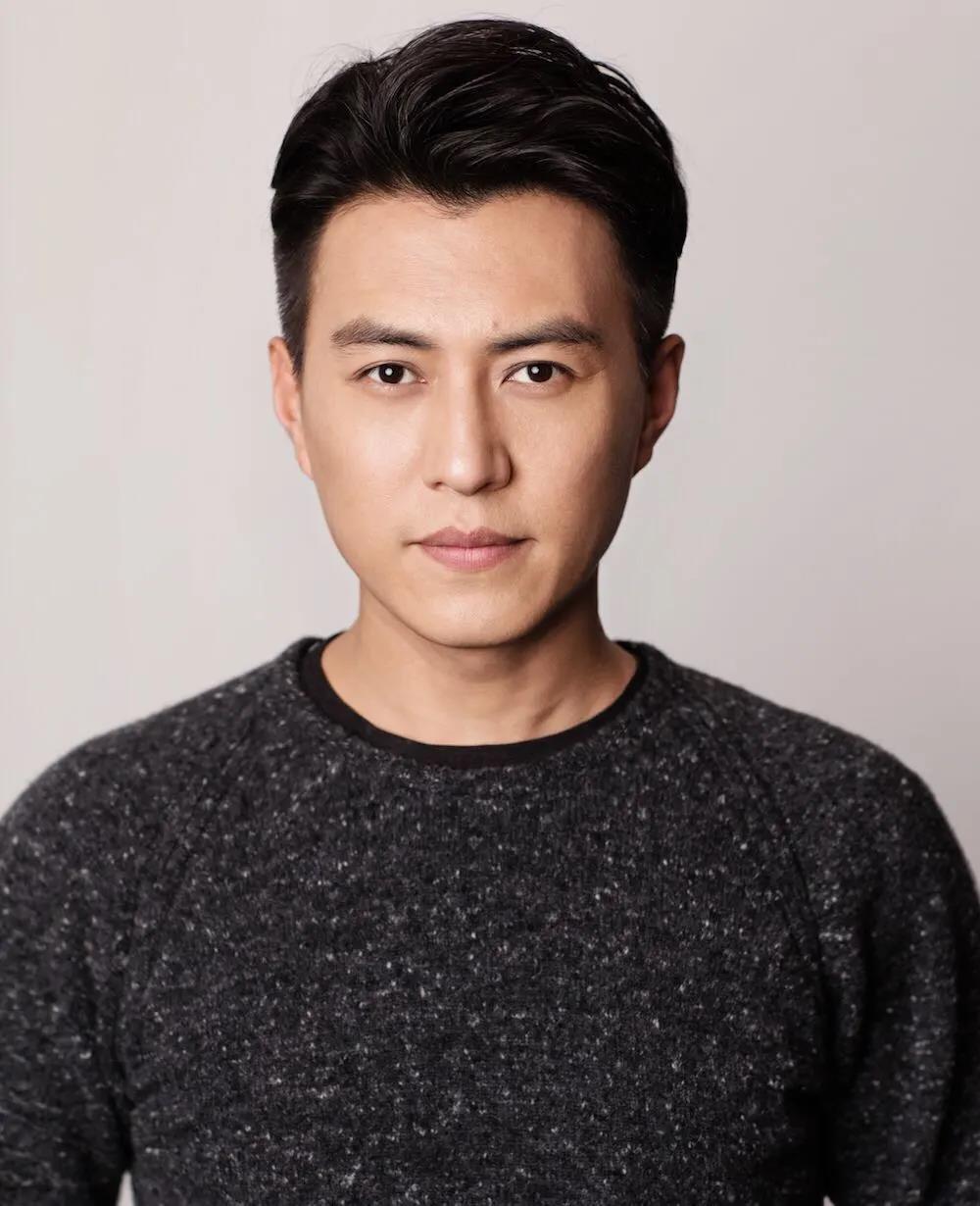 江珊爆料靳东,靳东李佳江珊合影照片