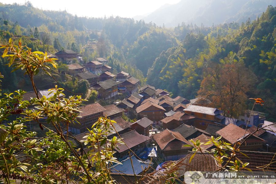 广西融水苗寨雪景如诗如画,广西融水苗寨全景图