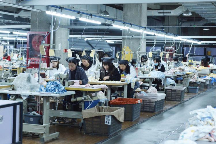 “来自邢台的年货”系列报道之三丨过新年，穿新衣！宁晋童装企业生产忙