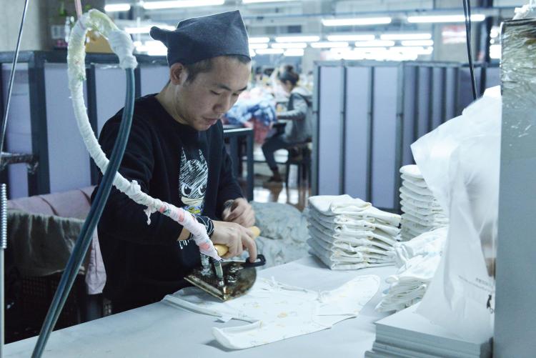 “来自邢台的年货”系列报道之三丨过新年，穿新衣！宁晋童装企业生产忙