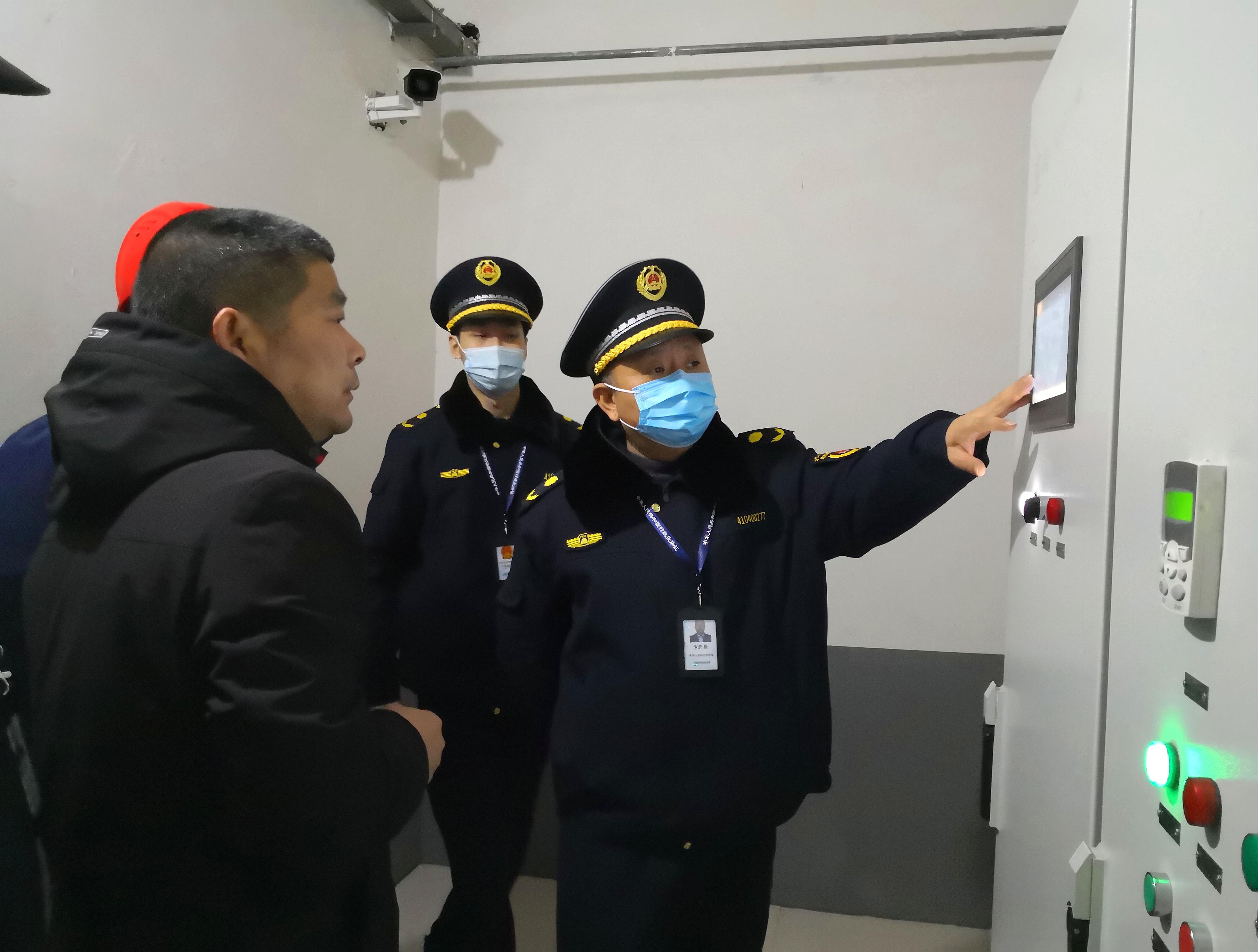 城管夜查视频,城市供热专项执法督查