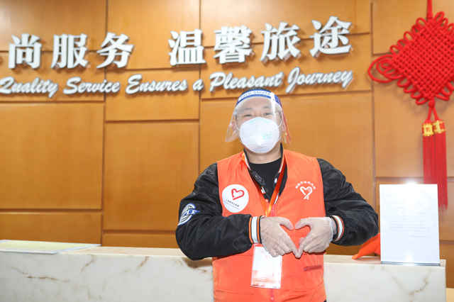 新春走基层点赞他们接力干了30载,新春走基层坚守一线为健康护航