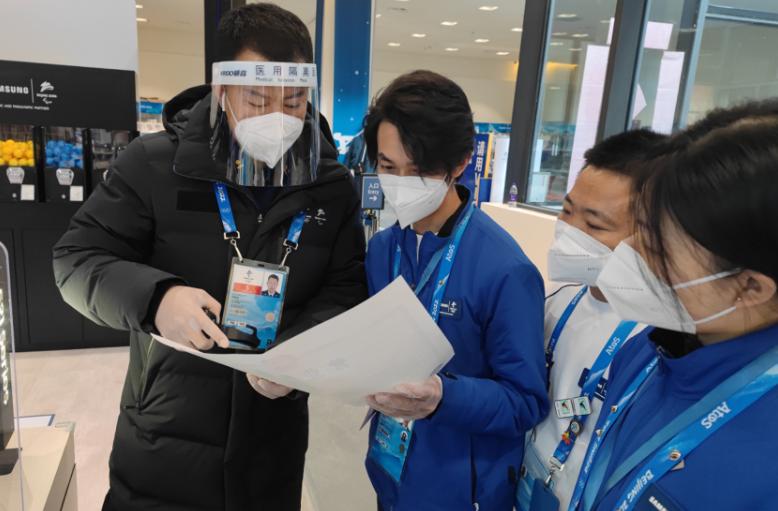 滑雪板爆裂场面,滑雪雪板断裂