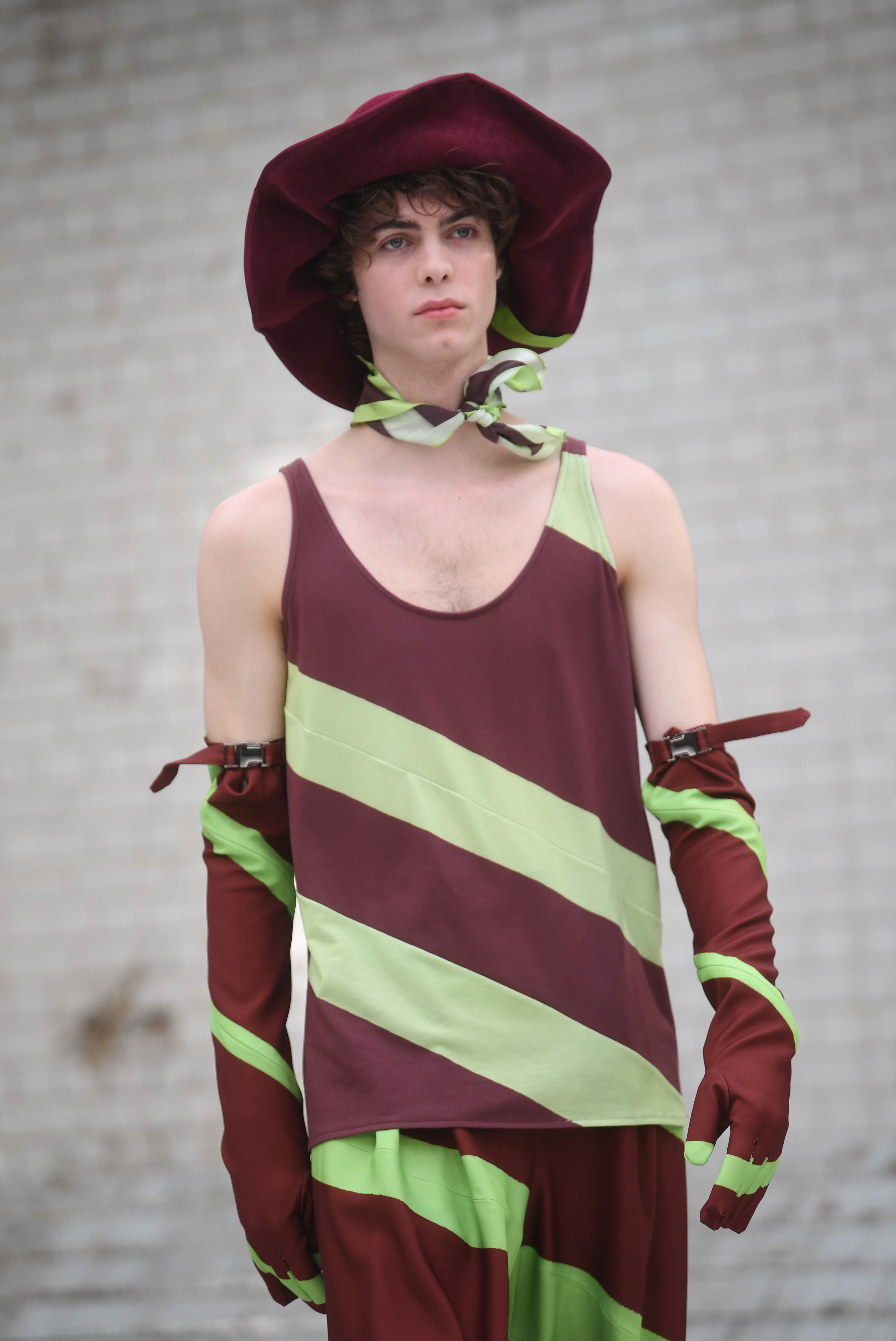 伦敦时装周2023年秋冬秀场,伦敦时装周秀场