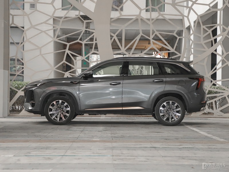 15万2.0t落地的轿车,第二代长安cs75plus哪款性价比高