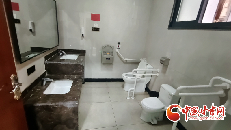 公厕保持环境整洁,公厕卫生干净舒适