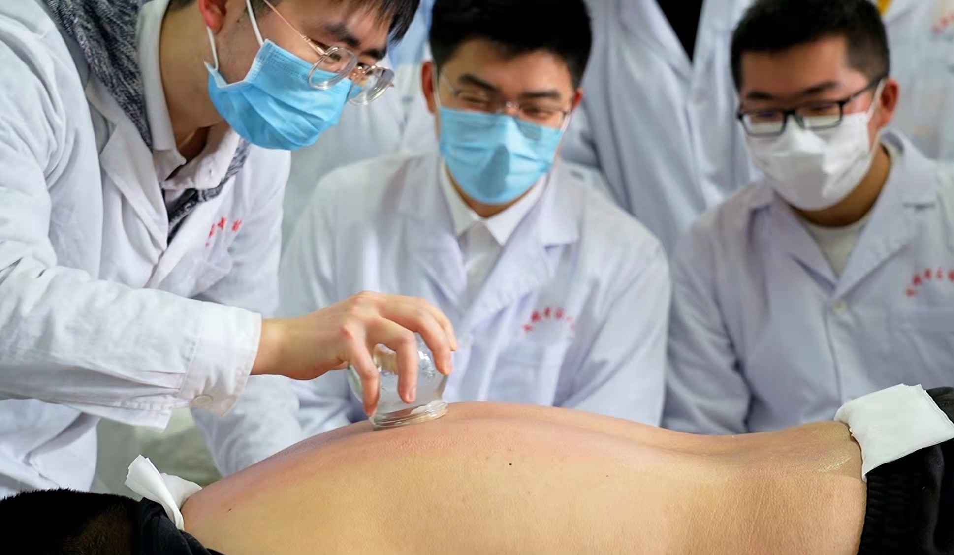 她的心意丨“扎针”39年的全国三八红旗手