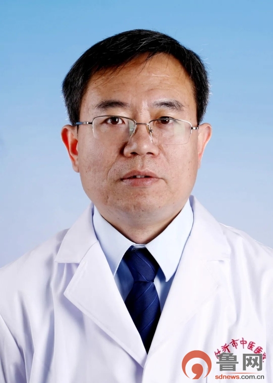 山东医专附属医院医生送锦旗,中医科患者陆续赠多面锦旗