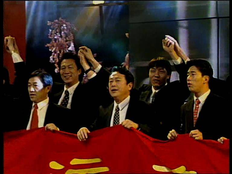 文体携手助推“爱的奉献”?相声小品+中国男足也能奉献正能量IP