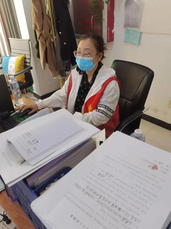 就地转岗！穿上红马甲的他们快速适应了“新”工作