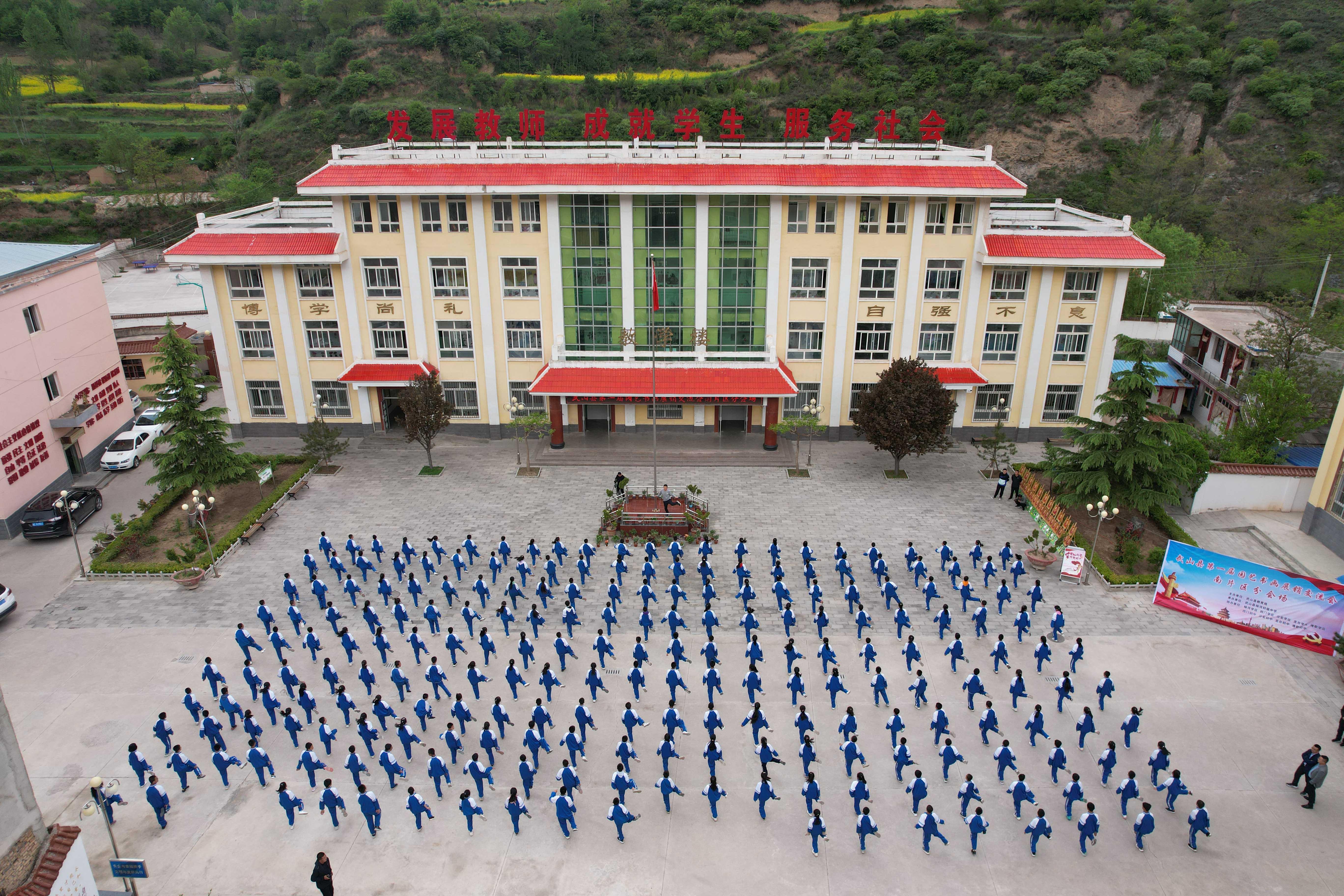 双减下校园体育升温,甘肃陇西双减校园更多彩