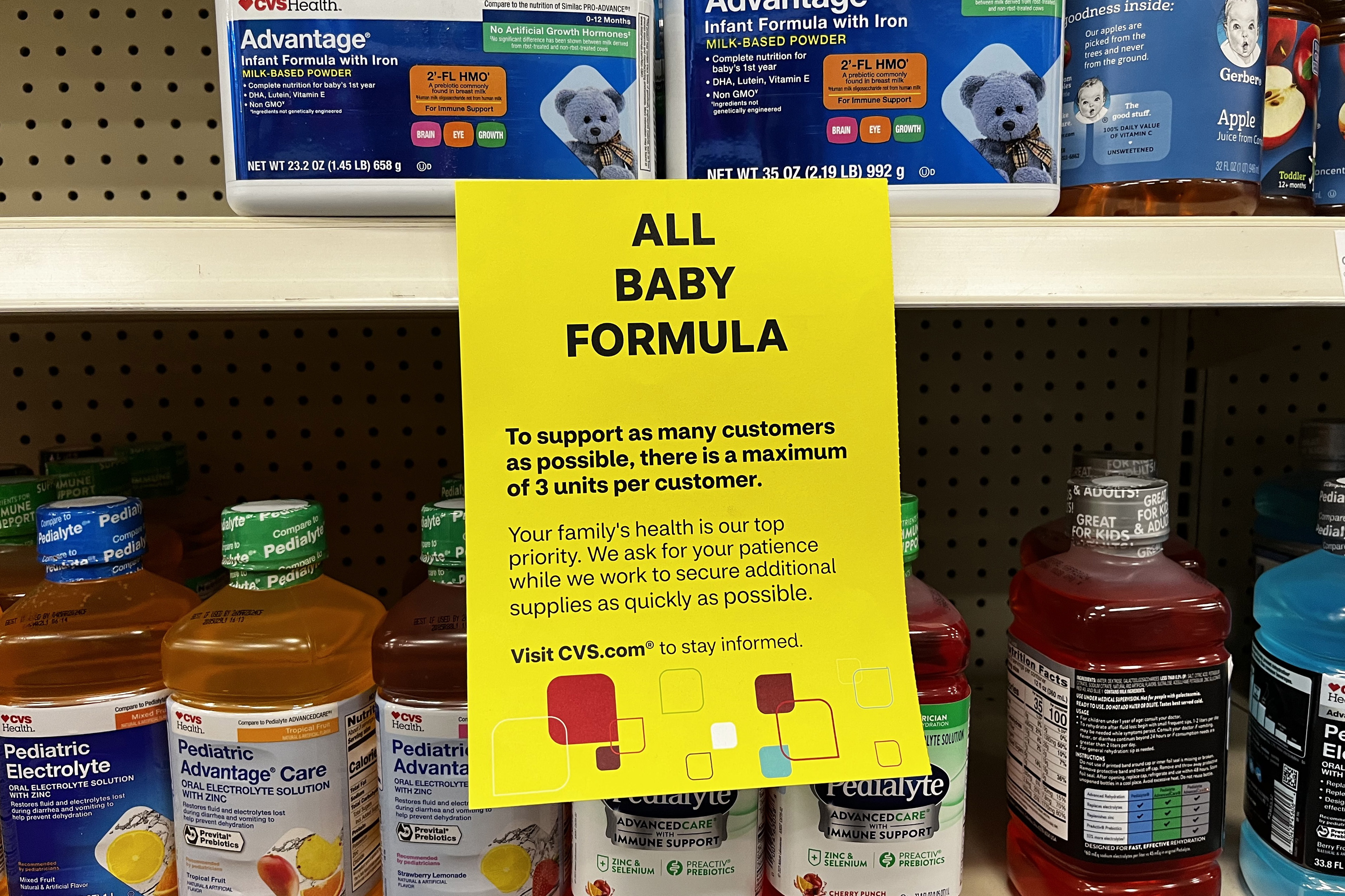 美国奶粉荒为何一罐难求,美国奶粉荒缺货率90%