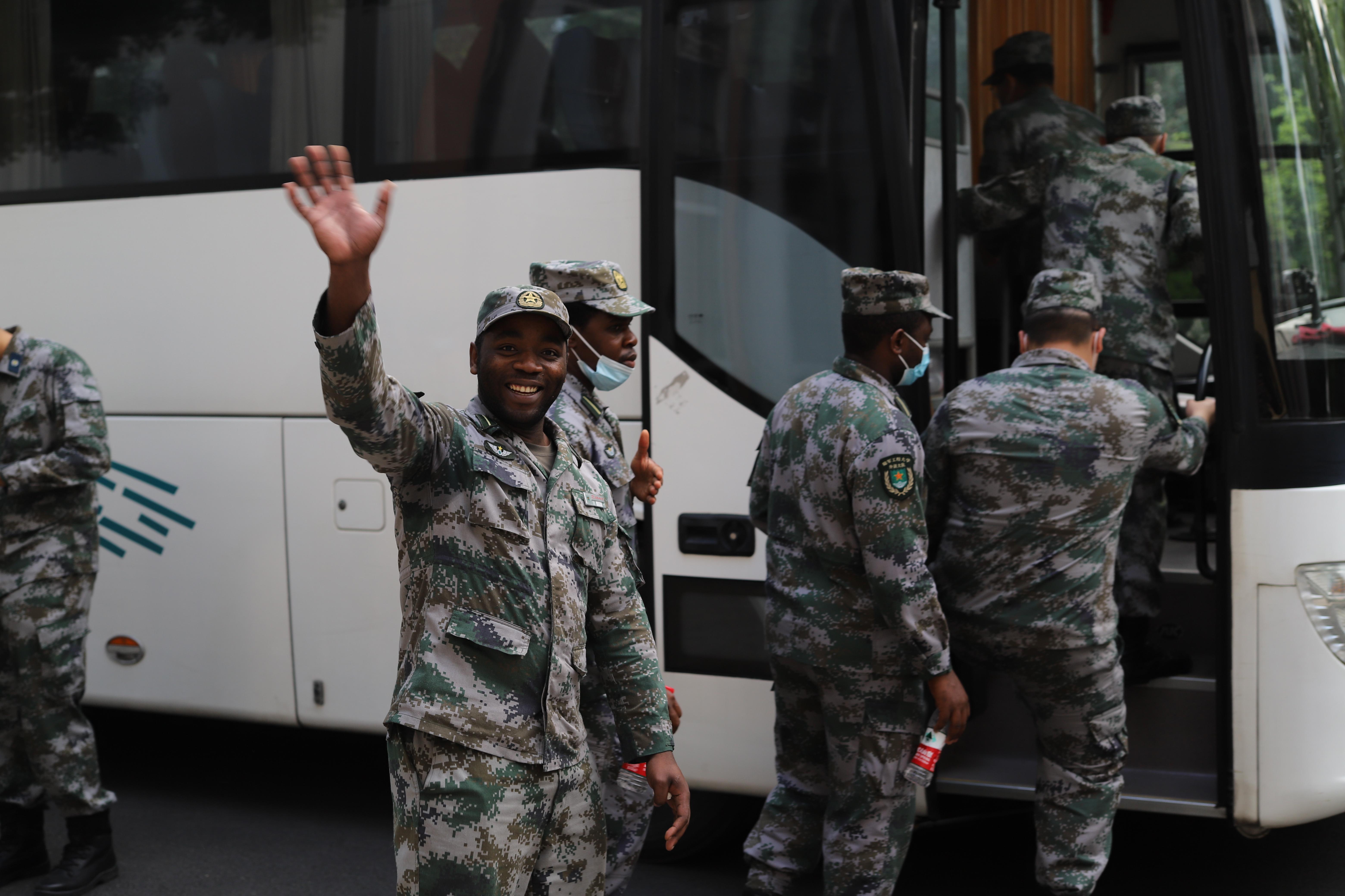 共话青春同成长——陆军工程大学中外学员军事文化交流活动侧记