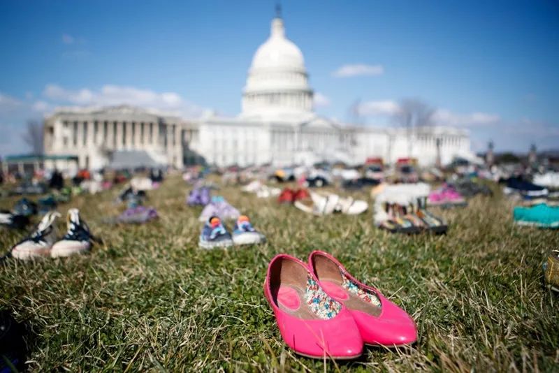 美国什么年代开始有枪的,美国民间有多少枪